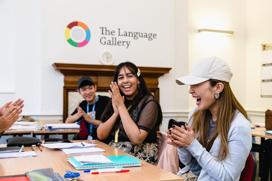 The Language Gallery Birmingham dil Okulu video